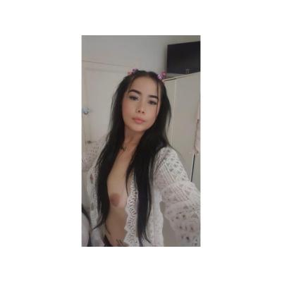 NAHOMI MUJER LATINA TRATÓ VIP LLAMA