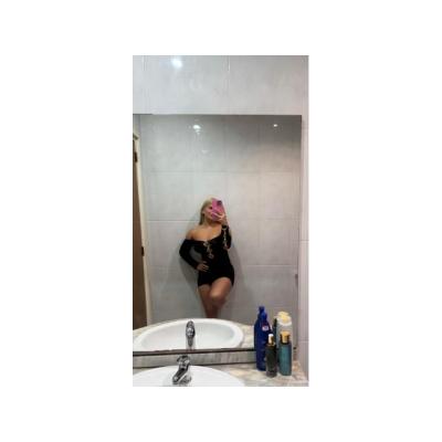 CATALINA MUJER LATINA TRATÓ VIP LLAMA