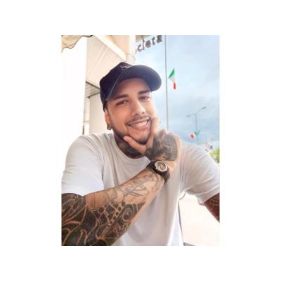 Erick Joven moreno Tatuado XL Latino