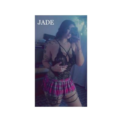 JOVEN JADE. . CON PIEL. . . .