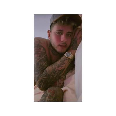 Erick Joven moreno Tatuado XL Latino