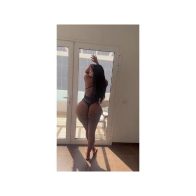 MELANY DISPUESTA A TODO