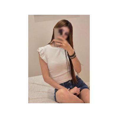 (i) SARITA COLEGIALA SUPER HOT