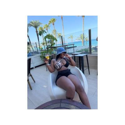 (i) LINA, ESBELTA MULATA COLOMBIANA