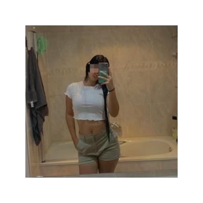 (i) EMILLY COLEGIALA SUPER CARIÑOSA DE 18