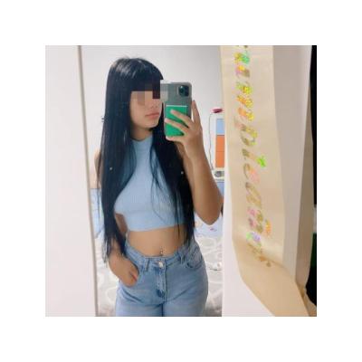 (i) EMILLY COLEGIALA SUPER CARIÑOSA DE 18