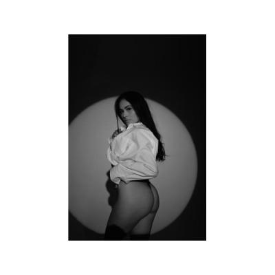 TU BOMBON PERSONAL! LAURA