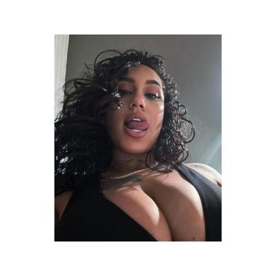 Lorena. . tetona 100% natural !