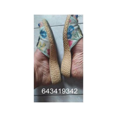 A mis pies, Ama Mirella