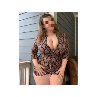 LAS CHICAS CURVI TAMBIÉN MOLAMOS.