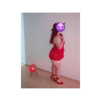 LATINA DE PIEL CANELA EN VERA