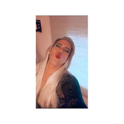 VICKY LA BOMBON LA ÚNICA LA INIMITABLE