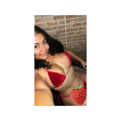 MORENAZA RECIEN LLEGADA CON GANAS DE SEXO