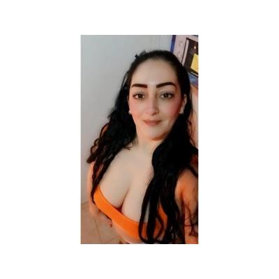 EXUBERANTE, DELICIOSA Y ARDIENTE