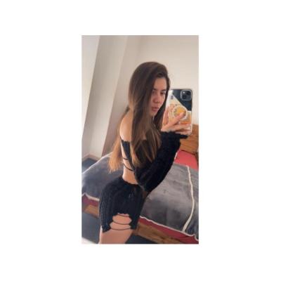 CHICA CON CURVAS DE INFARTO