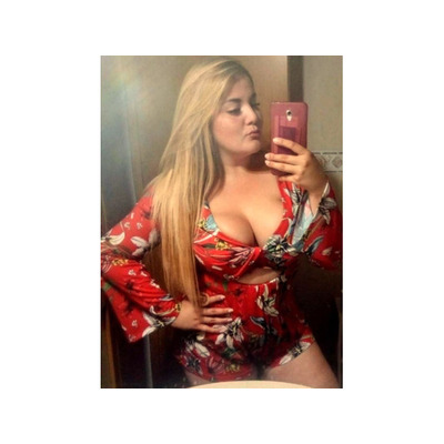 Rubia muy cariñosa