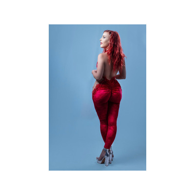 NURIA CATALANA PELIROJA