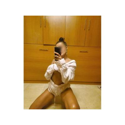 Yassmin morena exótica en Girona centro