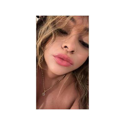 Rubi dulce de leche jovencita