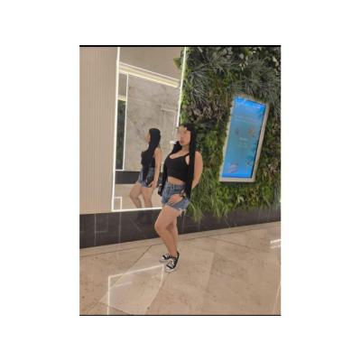 Chica latina joven con cuerpo de diosa