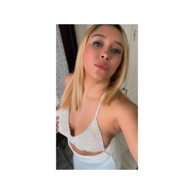 Luna bella Rubia en las palmas las canteras