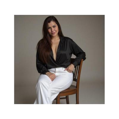 SENSUAL Y SONRISA CAUTIVADORA