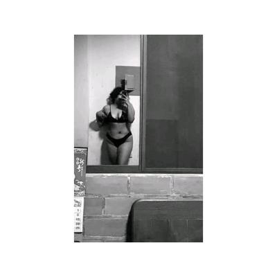 20 años curvy bisexual tatuada