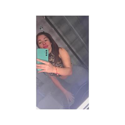 TRES AMIGAS GUAPÍSIMAS RECIÉN LLEGADAS