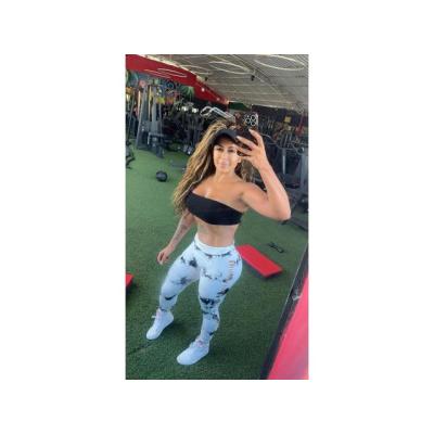 TRES AMIGAS GUAPÍSIMAS RECIÉN LLEGADAS