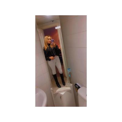 TRES AMIGAS GUAPÍSIMAS RECIÉN LLEGADAS