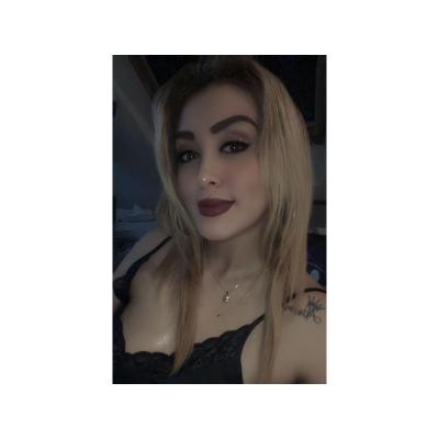 TRES AMIGAS GUAPÍSIMAS RECIÉN LLEGADAS