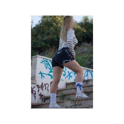 LINDA LATINA, LA MEJOR. . . . Y SIN LIMITES.