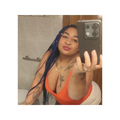 TU CHICA SEXY Y CHUPONA DE HUEVOS