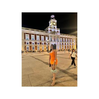 Hermosa y dulce modelo delgada con en Elche