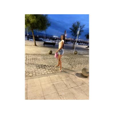 Hermosa y dulce modelo delgada con en Elche