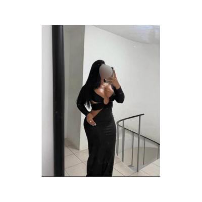 Angélica unas curvas resaltantes