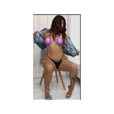 CHICAS GUARRAS CON PISO