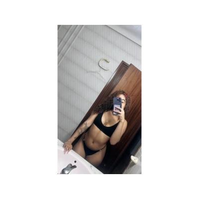 Nikol hermosa jovencita en elche