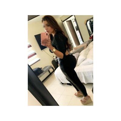 LATINA ARDIENTE Y APASIONADA