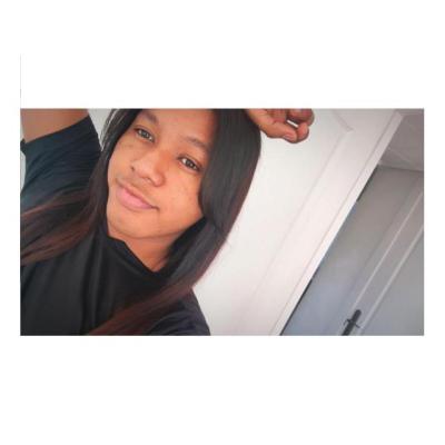 Joven Isabel 21, travesti