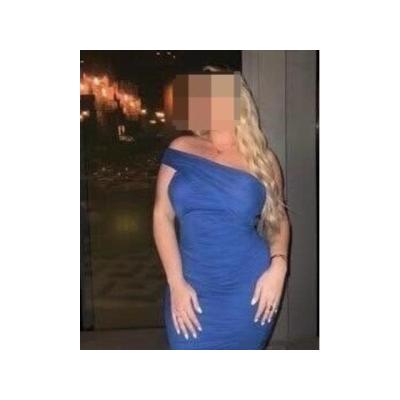 Chica latina guapa y ardiente. Salidas