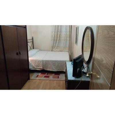 SE ALQUILA BONITA HABITACIÓN POR SEMANA