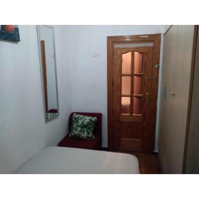 SE ALQUILA HABITACION TODAS LAS COMODIDADES