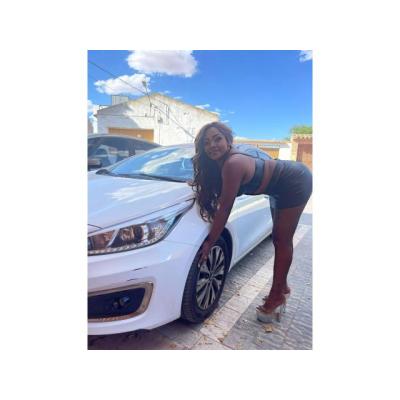 FIESTERA Y DIVERTIDA