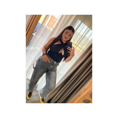 ardiente jovencita en PUEBLO CANARIO