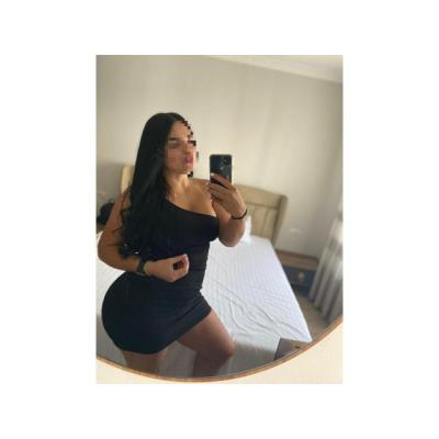 ardiente jovencita en PUEBLO CANARIO