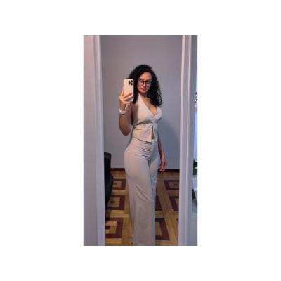 LAURA HERMOSA MUJER CANARIA