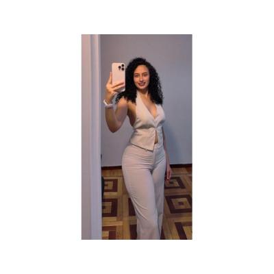 LAURA HERMOSA MUJER CANARIA