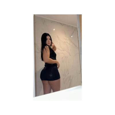 MORENA SUPER ADICTA A LAS POLLAS