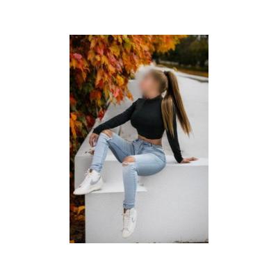 TU RUBIA SEXI Y FIESTERA